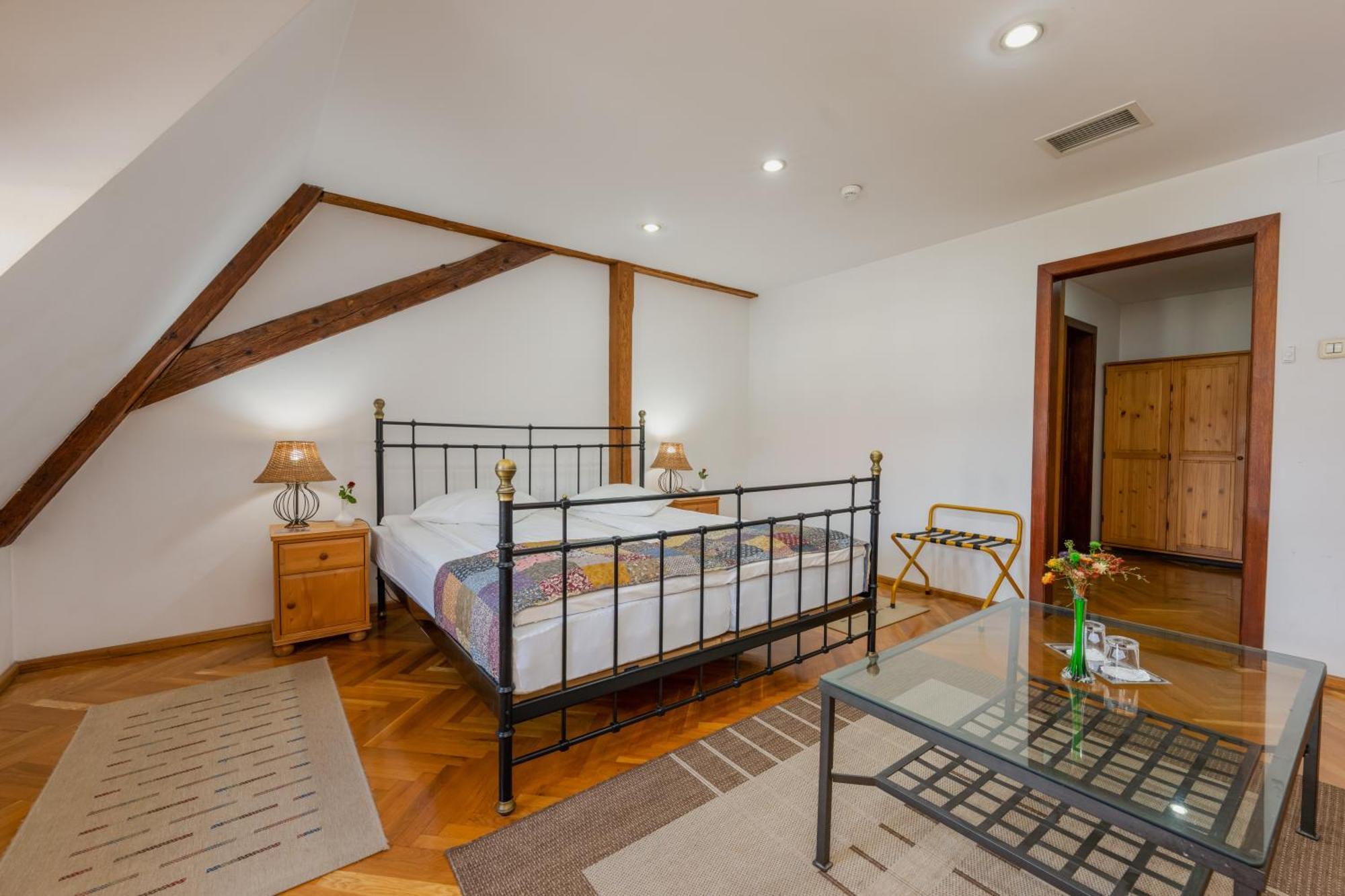 מלון סיגישוארה Casa Cu Cerb מראה חיצוני תמונה